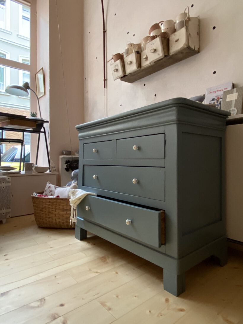 7FC060F2-13A1-4010-A40C-8E9DA37EA851