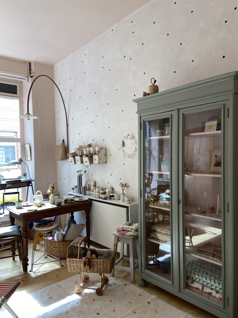 F79CAE70-1F42-427E-8229-3430B1F1E23D