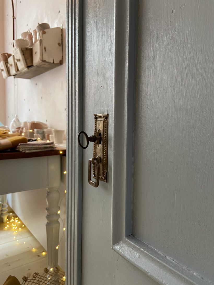 D8E33671-E0C8-4054-9937-CDAF4D4F1759