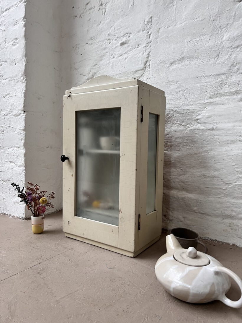 E4E466E0-5794-4D43-9BB3-A0429A4B3F2B