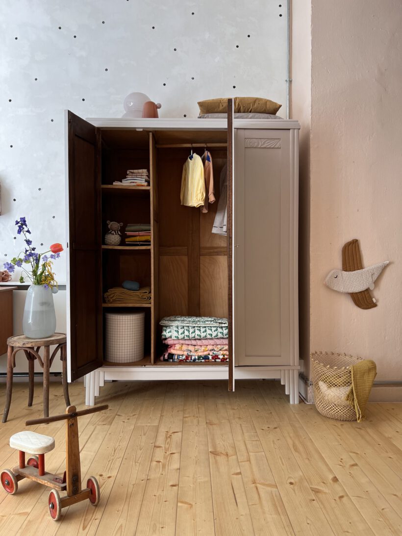 EC1C2A40-54F5-4BE3-8B52-0BDF65DC7ED3