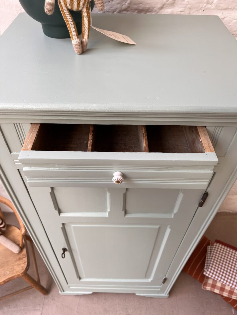 9151602D-FBC1-4A40-BABE-AB32723BDBDE