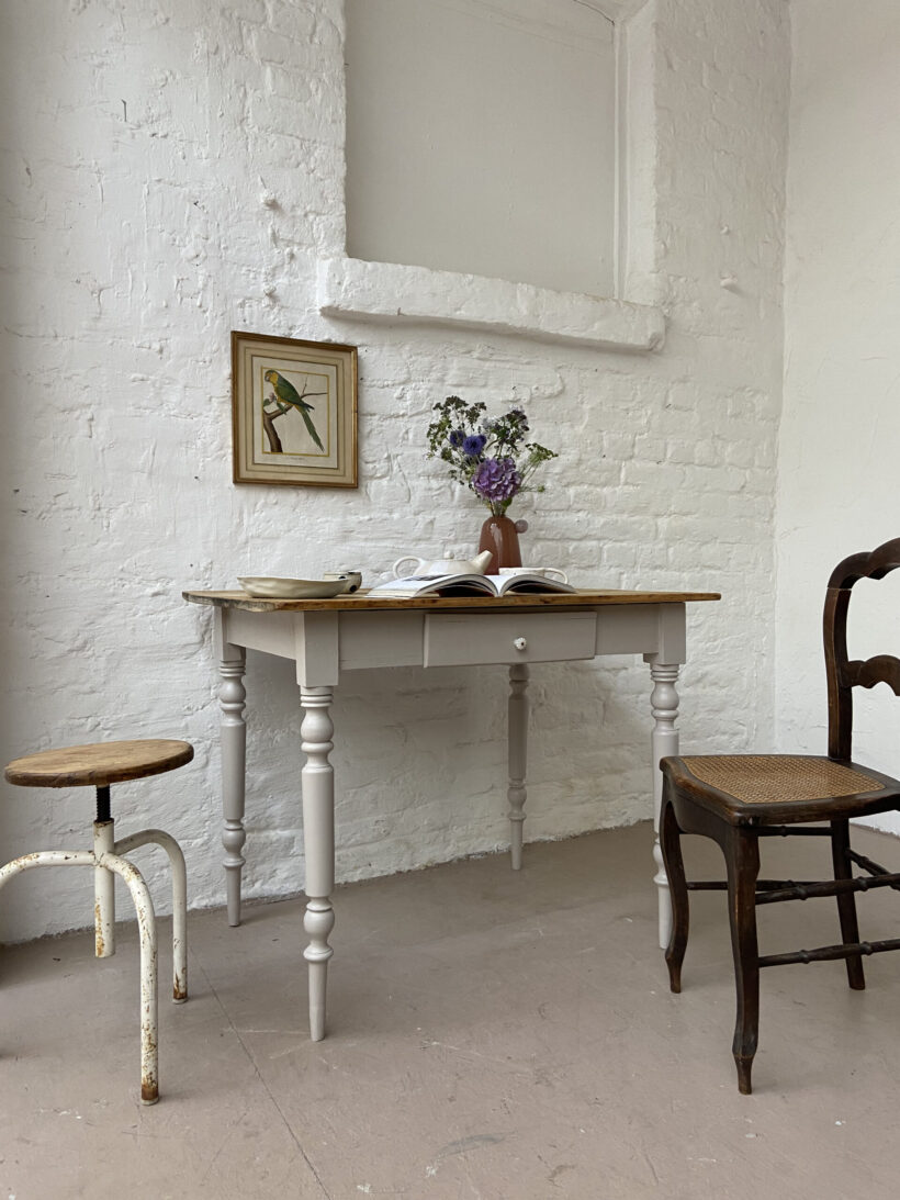 6E161A0A-17EA-4A00-8208-022B356A2334