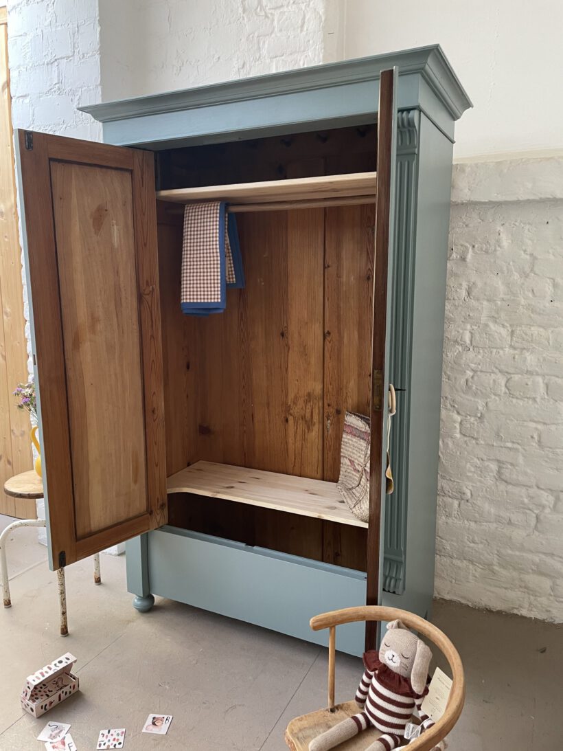 EA3FFE40-AAD2-44B1-AD9A-1780060AE033