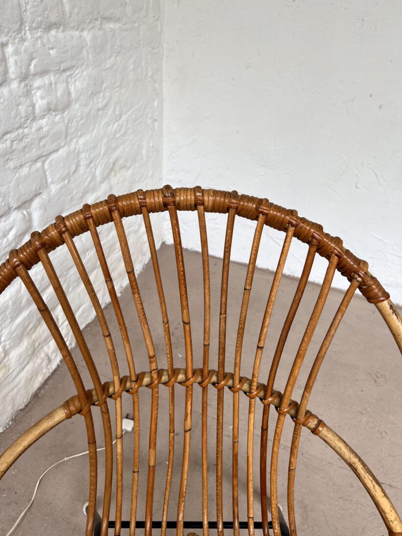 00E31E09-8451-46EE-9659-8EBA5B528224