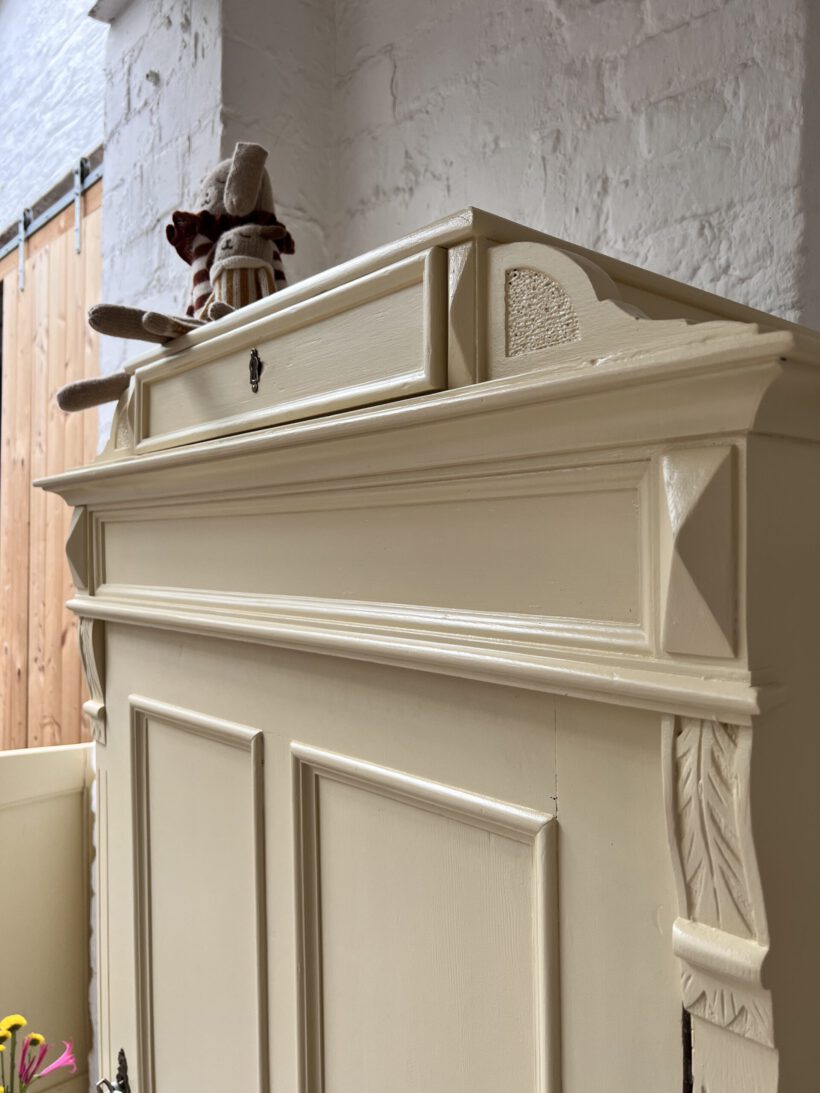 8D5CE123-42C0-4E81-8D26-EF844DA03336