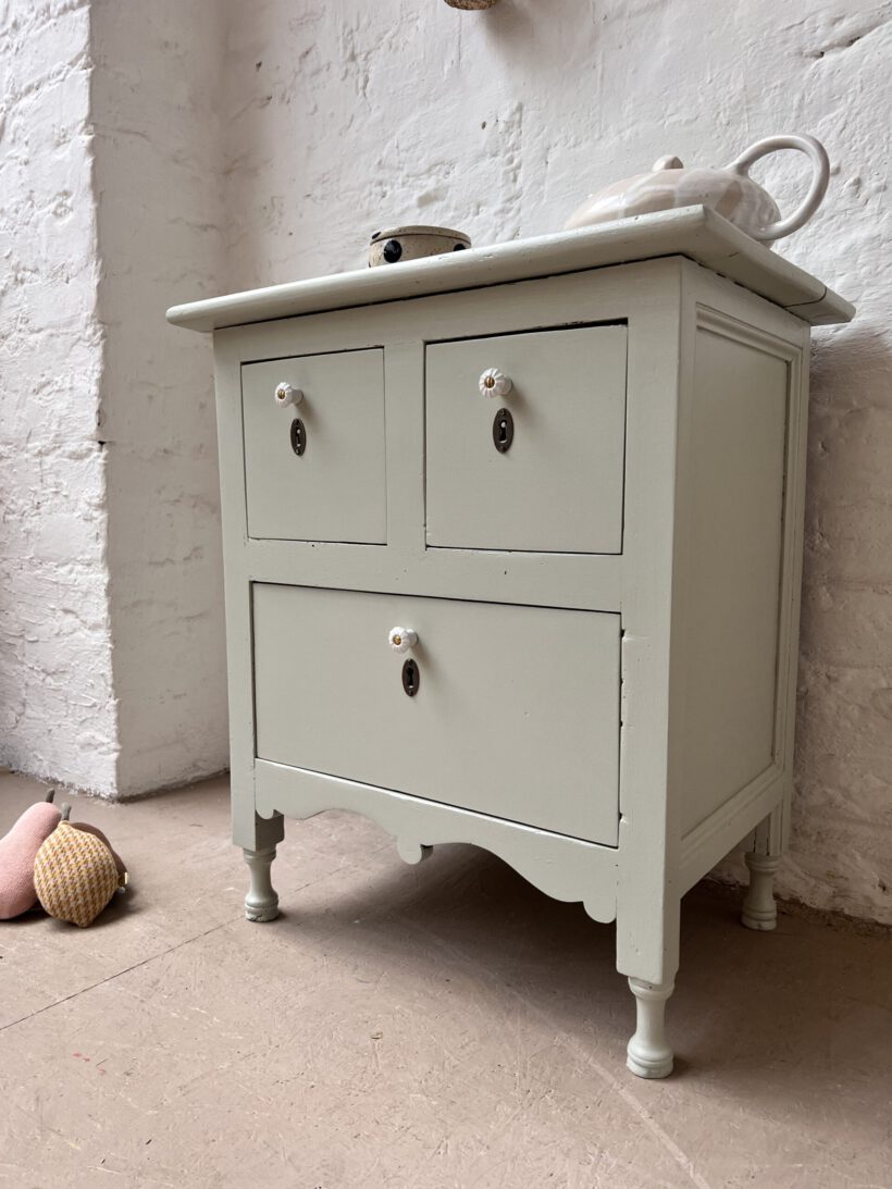 3761ACB4-7649-47CD-B052-7B1681719C11