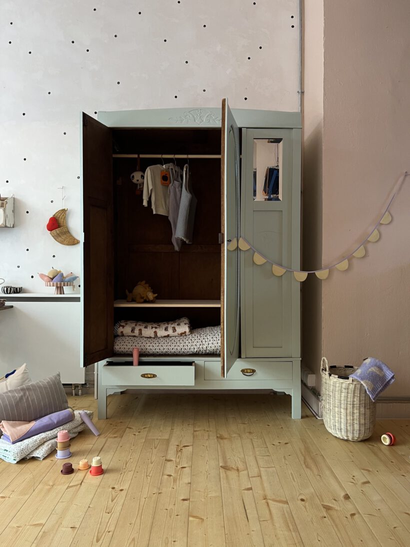 B457D0F8-9107-4A72-948D-AF3B66264E4C