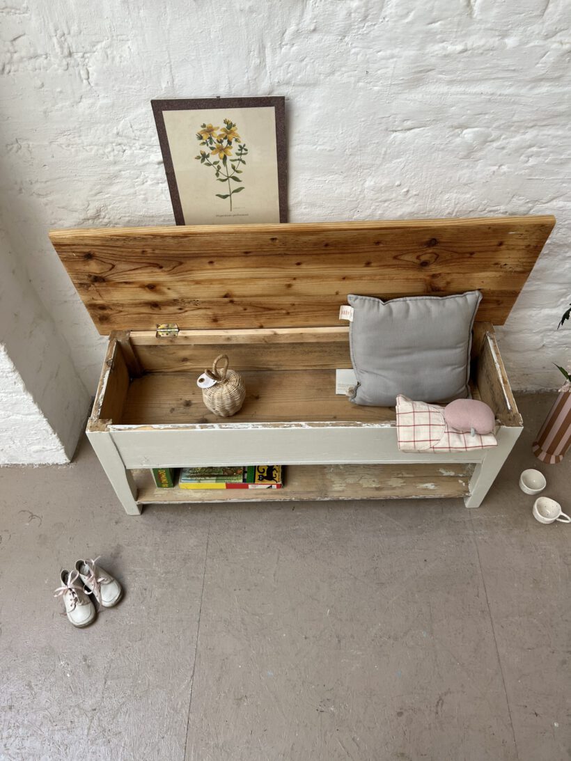 A1F0E14E-6762-4BF0-BDB8-E7E645D841B1